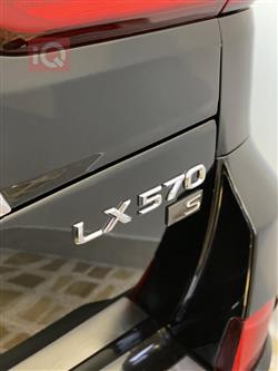 لێکزس LX